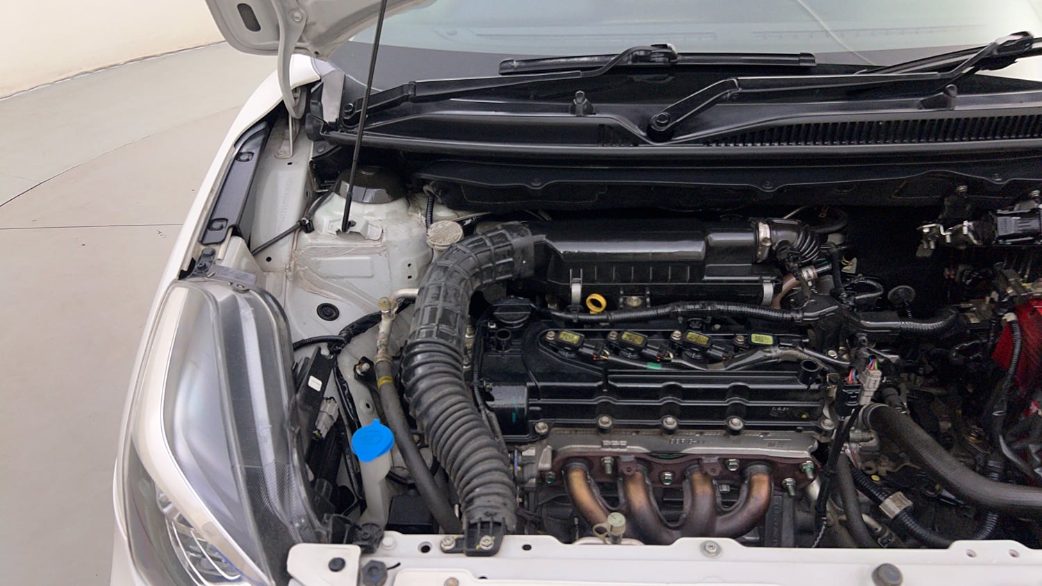 Used 2021 Toyota Glanza V CVT Petrol Automatic engine ENGINE RIGHT SIDE HINGE & APRON VIEW