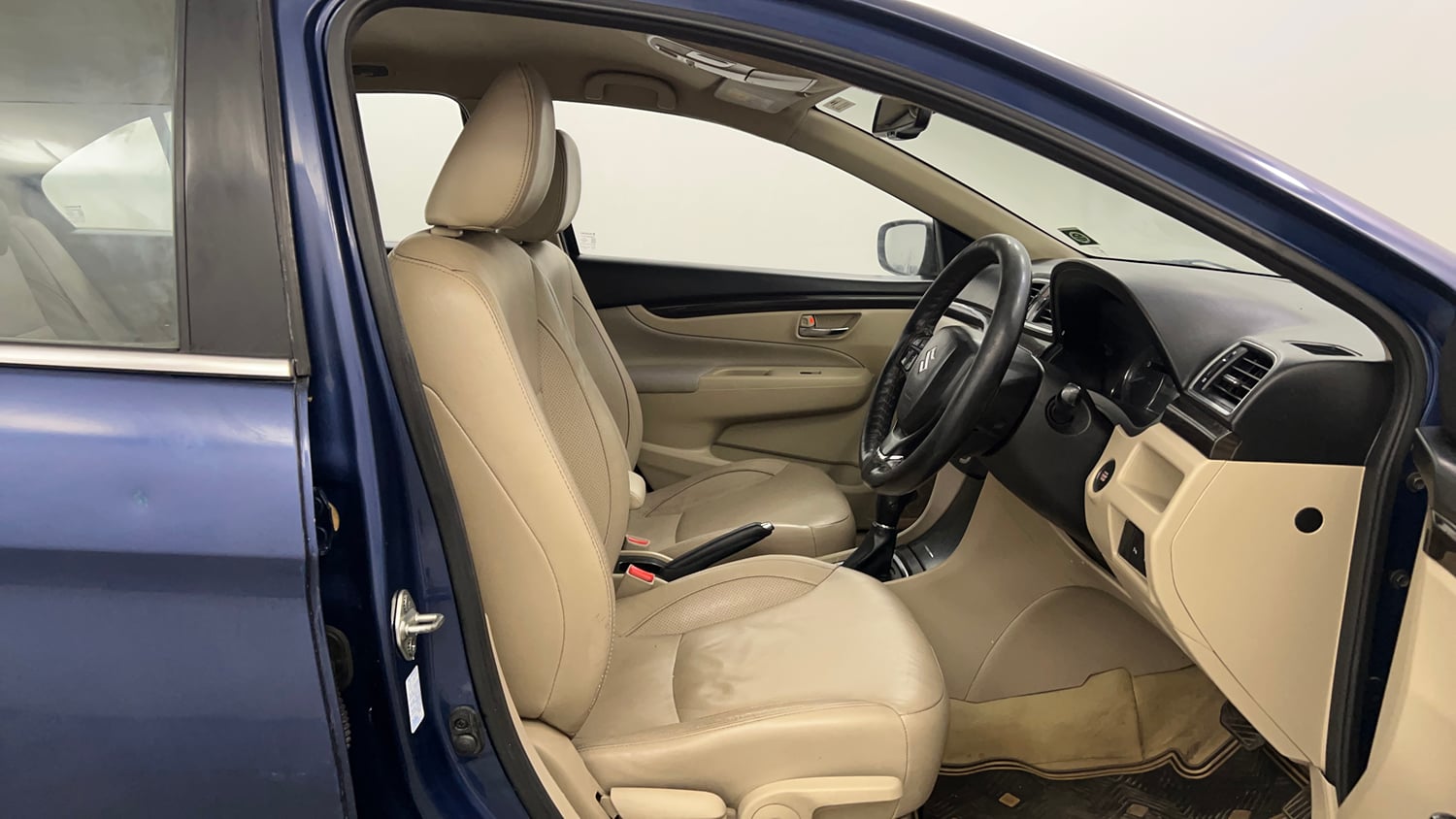 Used 2017 Maruti Suzuki Ciaz Alpha 1.4 AT Petrol Automatic interior RIGHT SIDE FRONT DOOR CABIN VIEW
