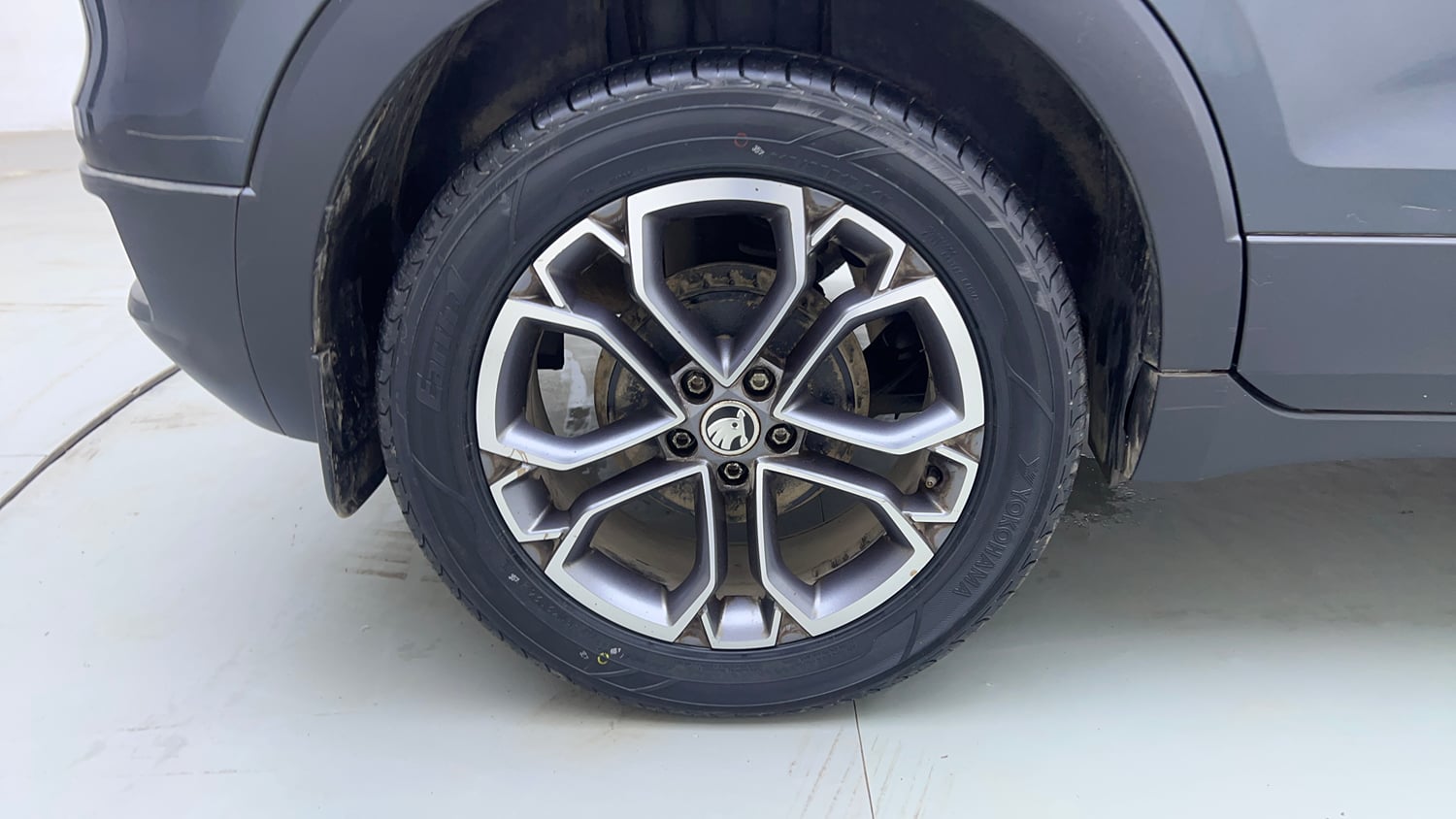 Used 2022 Skoda Kushaq Style 1.5L TSI DSG (6 Airbags) Petrol Automatic tyres RIGHT REAR TYRE RIM VIEW