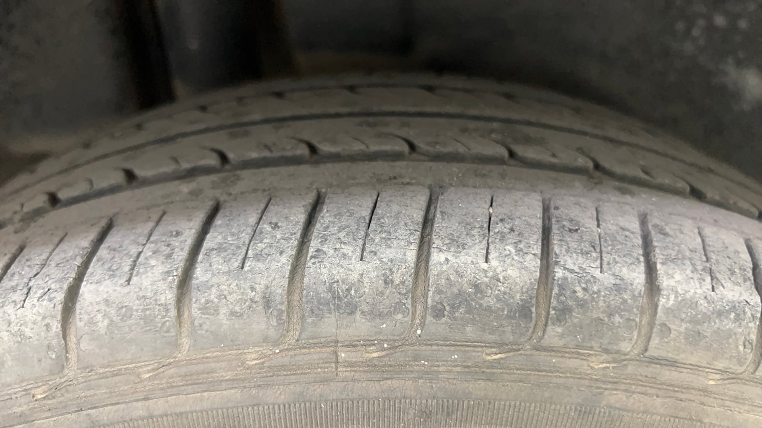 Used 2016 Maruti Suzuki Ciaz VXi+ Petrol Manual tyres RIGHT REAR TYRE TREAD VIEW