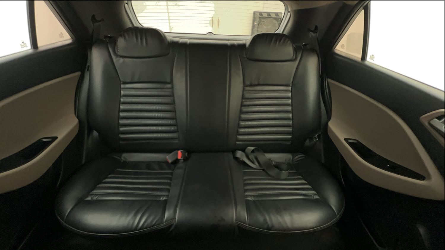 Used 2020 Hyundai Elite i20 Sportz Plus 1.2 Petrol Manual interior REAR SEAT CONDITION VIEW