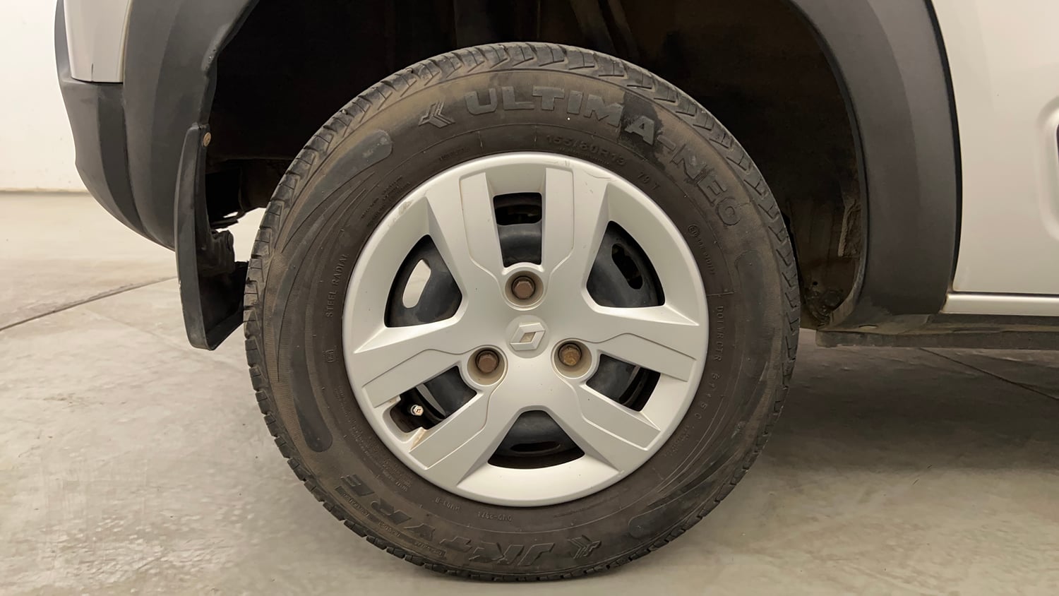 Used 2016 Renault Kwid RXT Petrol Manual tyres RIGHT REAR TYRE RIM VIEW