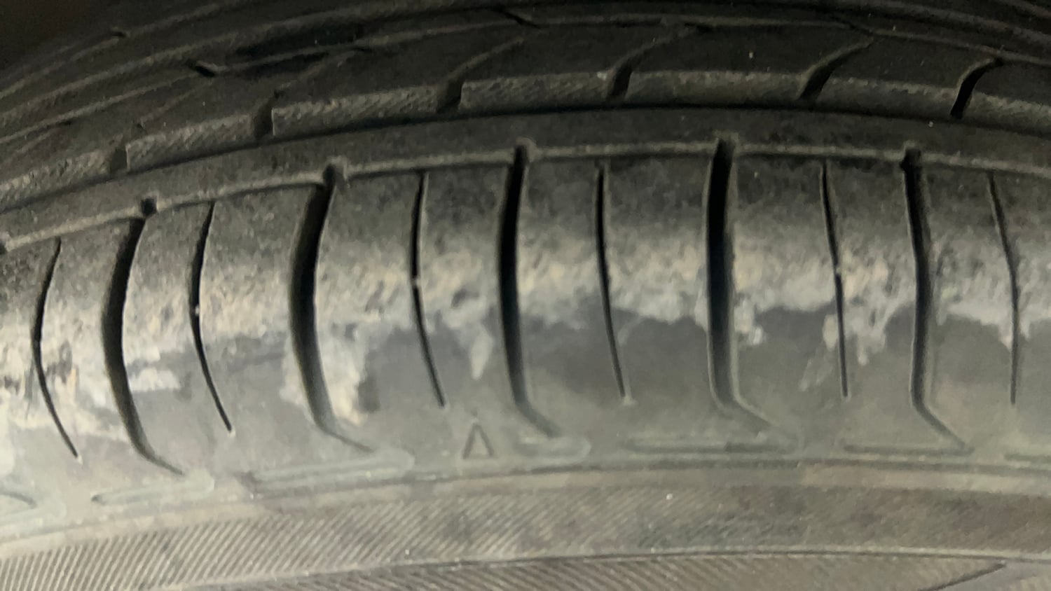 Used 2015 Hyundai Grand i10 Asta AT 1.2 Kappa VTVT Petrol Automatic tyres RIGHT FRONT TYRE TREAD VIEW