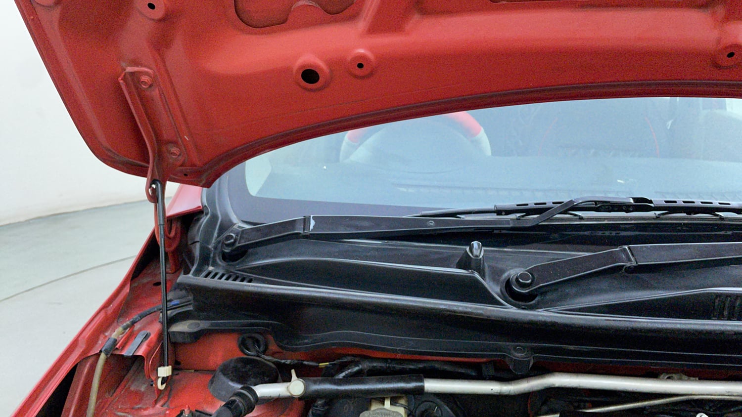 Used 2020 Maruti Suzuki Celerio VXi (O) CNG Cng Manual engine ENGINE RIGHT SIDE HINGE & APRON VIEW