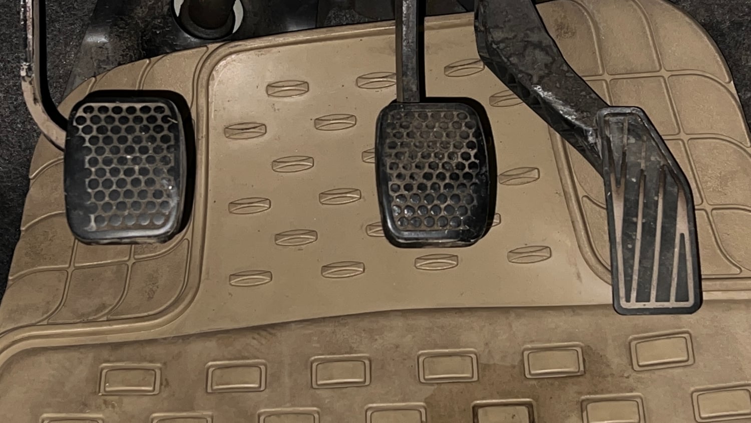 Used 2015 Maruti Suzuki Alto K10 VXi Petrol Manual interior PEDALS VIEW