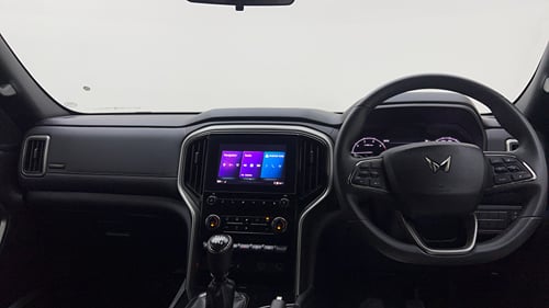 Used 2025 Mahindra Scorpio N Z8 Petrol MT 7 STR Petrol Manual interior DASHBOARD VIEW