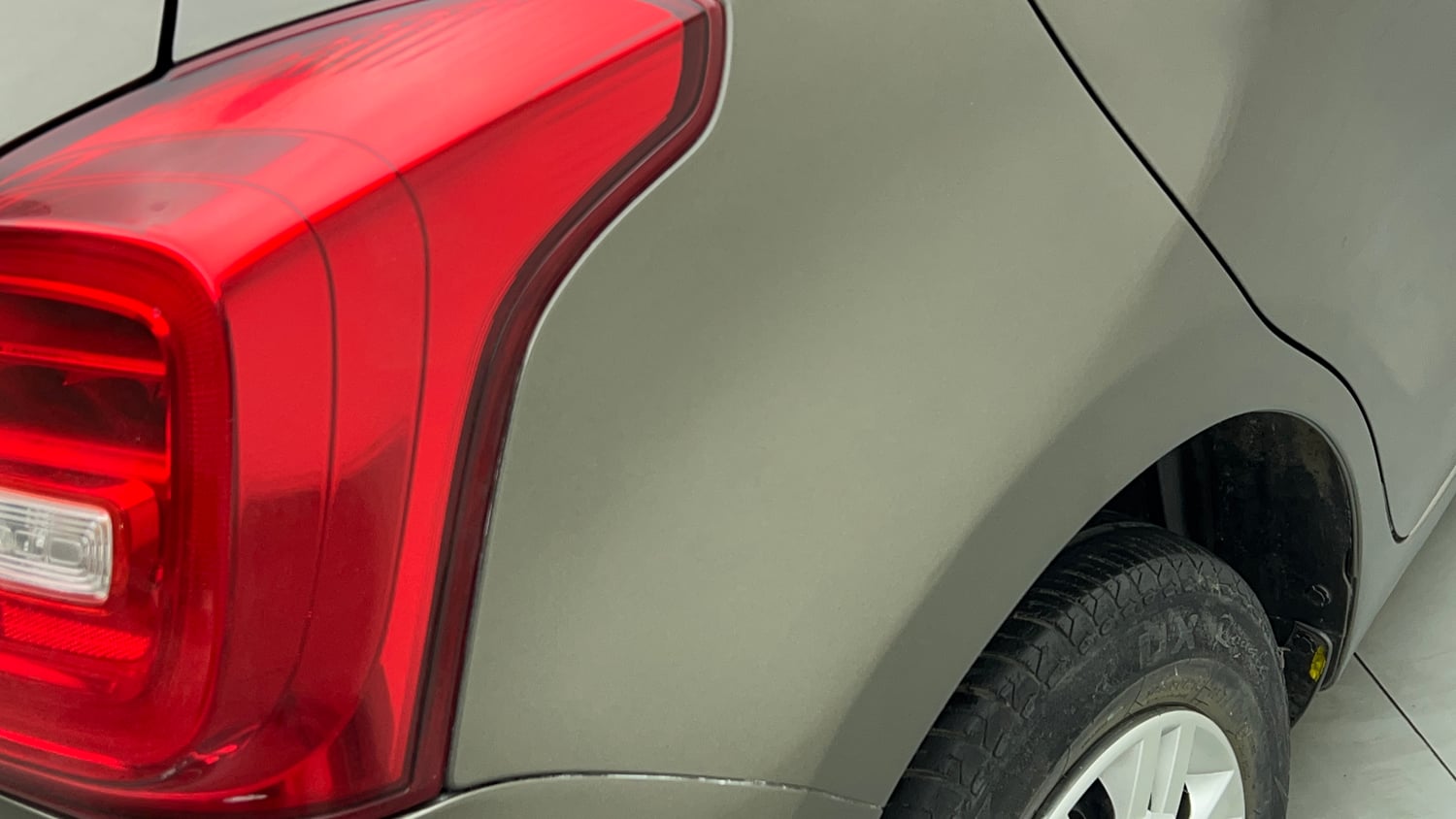 Used 2022 Maruti Suzuki Swift VXi Petrol Manual dents MINOR SCRATCH