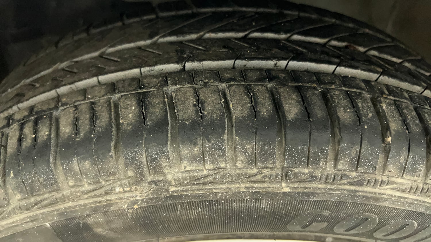 Used 2016 Honda Amaze 1.2 S i-VTEC Petrol Manual tyres LEFT FRONT TYRE TREAD VIEW