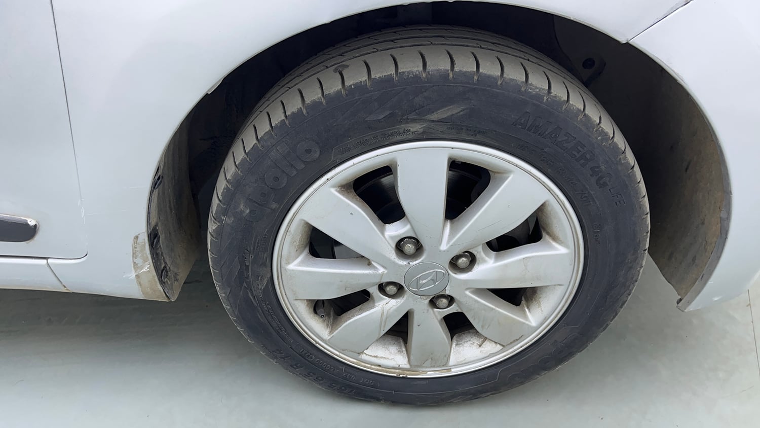 Used 2016 Hyundai Xcent SX 1.1 CRDi Diesel Manual tyres RIGHT FRONT TYRE RIM VIEW