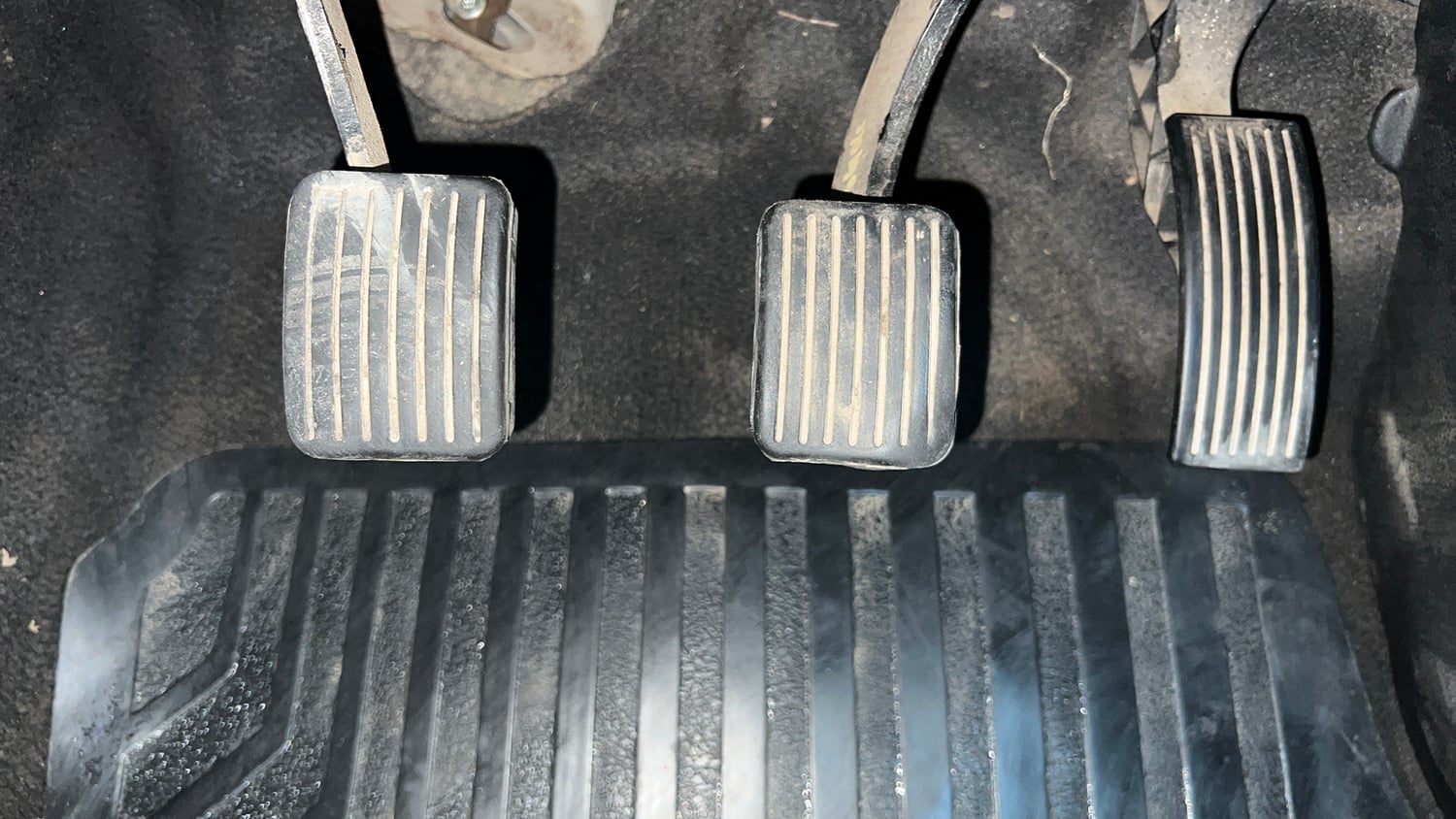 Used 2017 Hyundai Grand i10 Sportz (O) 1.2 Kappa VTVT Petrol Manual interior PEDALS VIEW