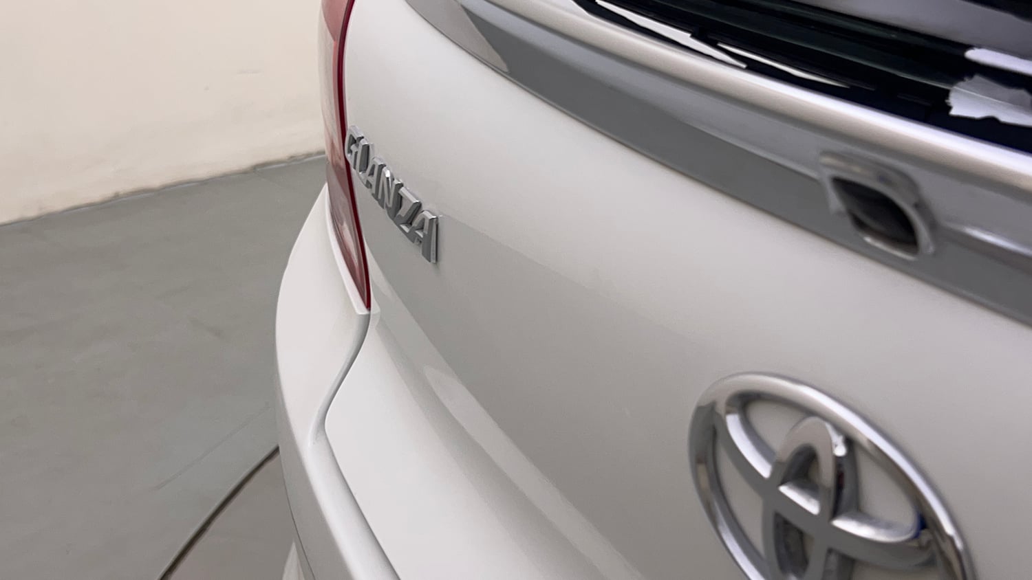 Used 2021 Toyota Glanza V CVT Petrol Automatic top_features Rear camera