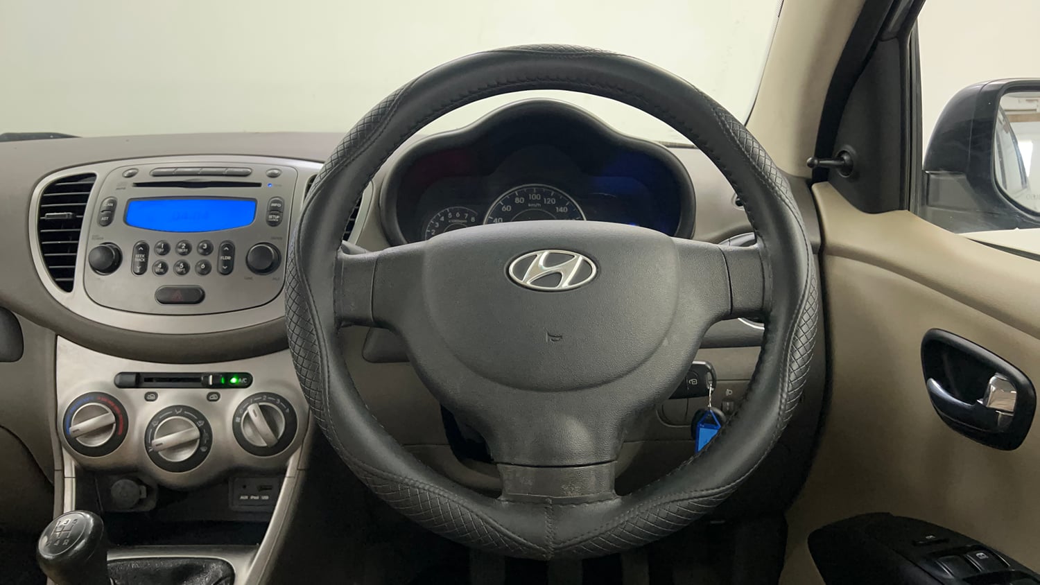 Used 2014 Hyundai i10 Sportz 1.1 iRDE2 Petrol Manual interior STEERING VIEW