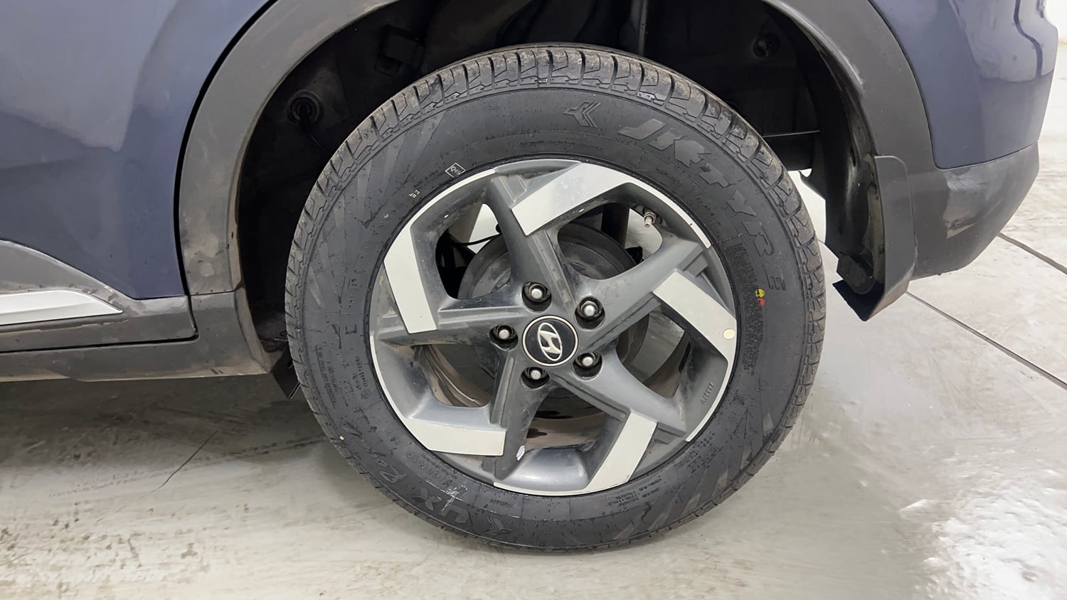 Used 2021 Hyundai Venue SX Plus 1.0 Turbo DCT Petrol Automatic tyres LEFT REAR TYRE RIM VIEW