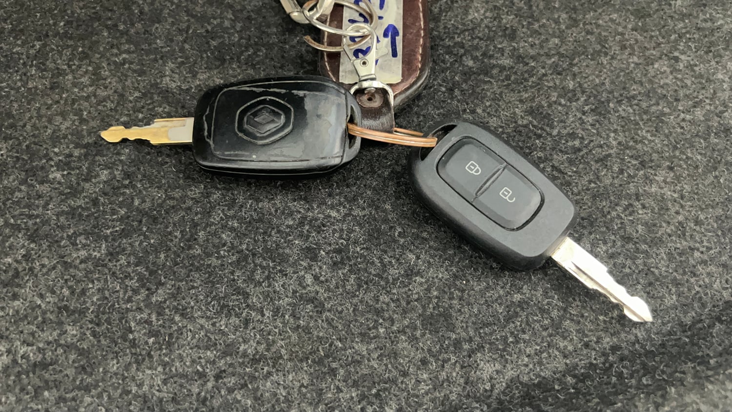 Used 2018 Renault Kwid RXT (O) 1.0 SCE Edition Petrol Manual extra CAR KEY VIEW