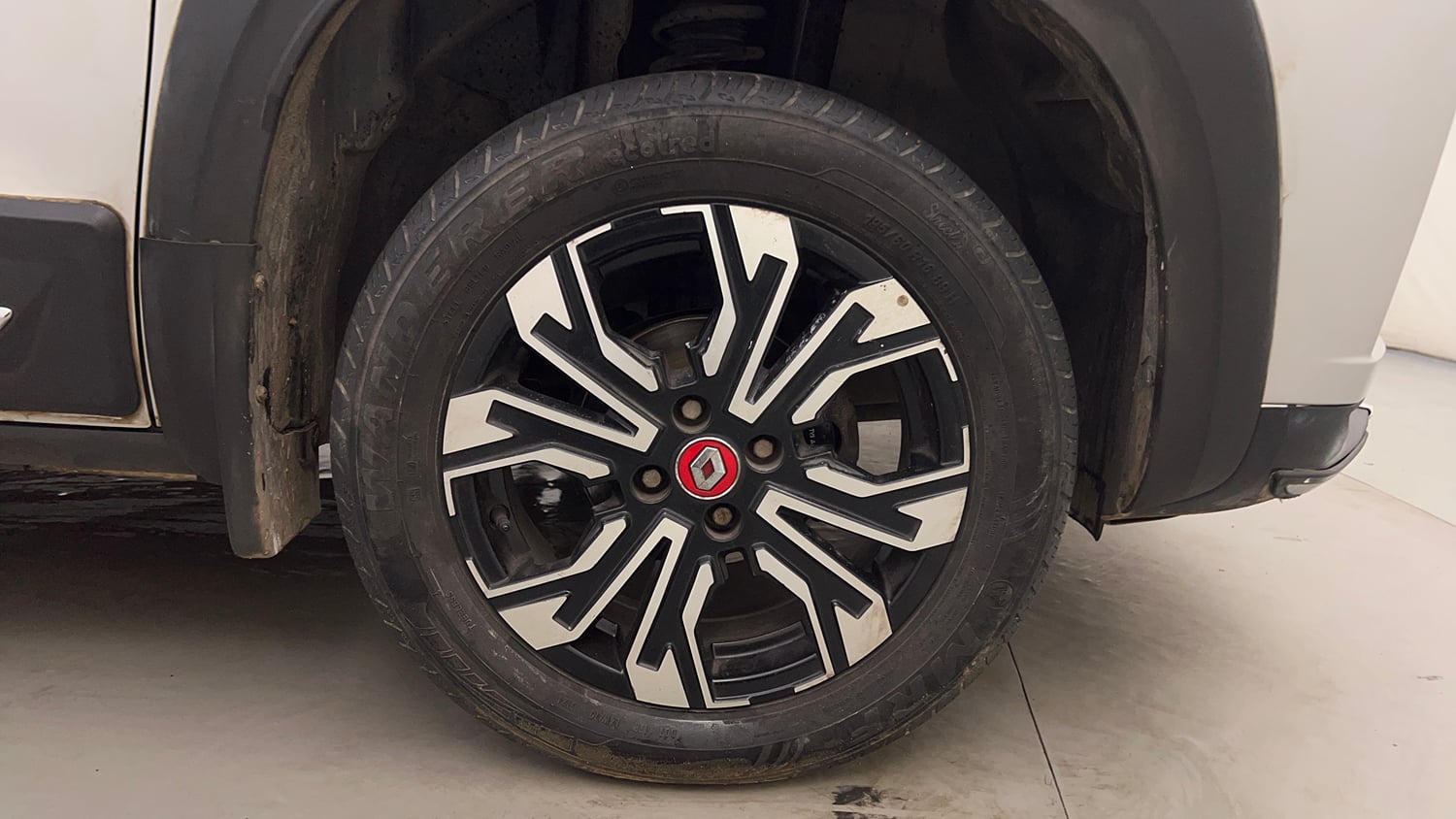 Used 2022 Renault Kiger RXZ Turbo MT Dual Tone Petrol Manual tyres RIGHT FRONT TYRE RIM VIEW
