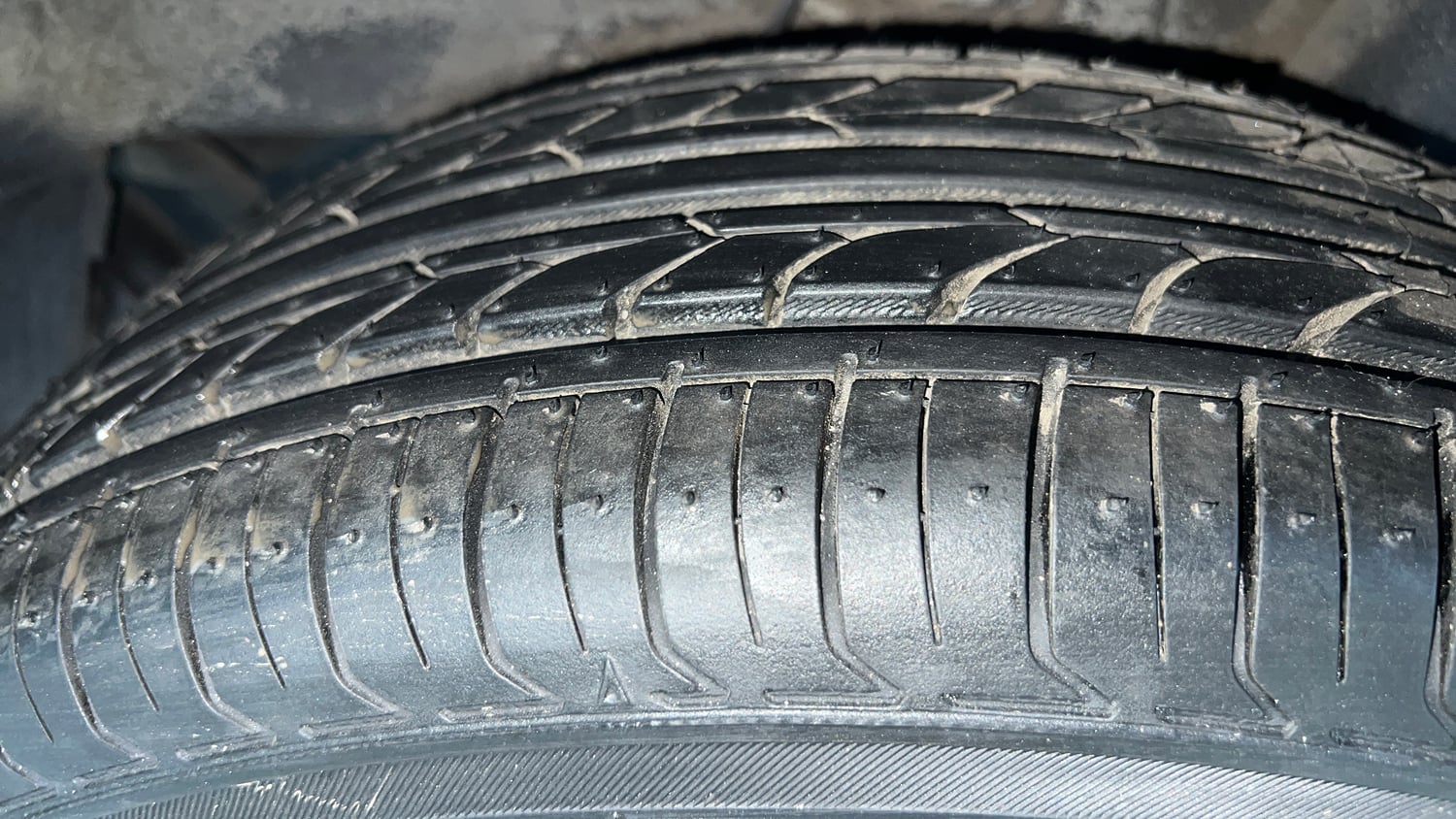 Used 2016 Hyundai Elite i20 Sportz 1.2 Petrol Manual tyres LEFT REAR TYRE TREAD VIEW