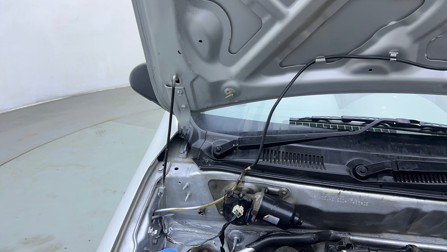 Used 2014 Maruti Suzuki Alto 800 Lxi CNG Cng Manual engine ENGINE RIGHT SIDE HINGE & APRON VIEW