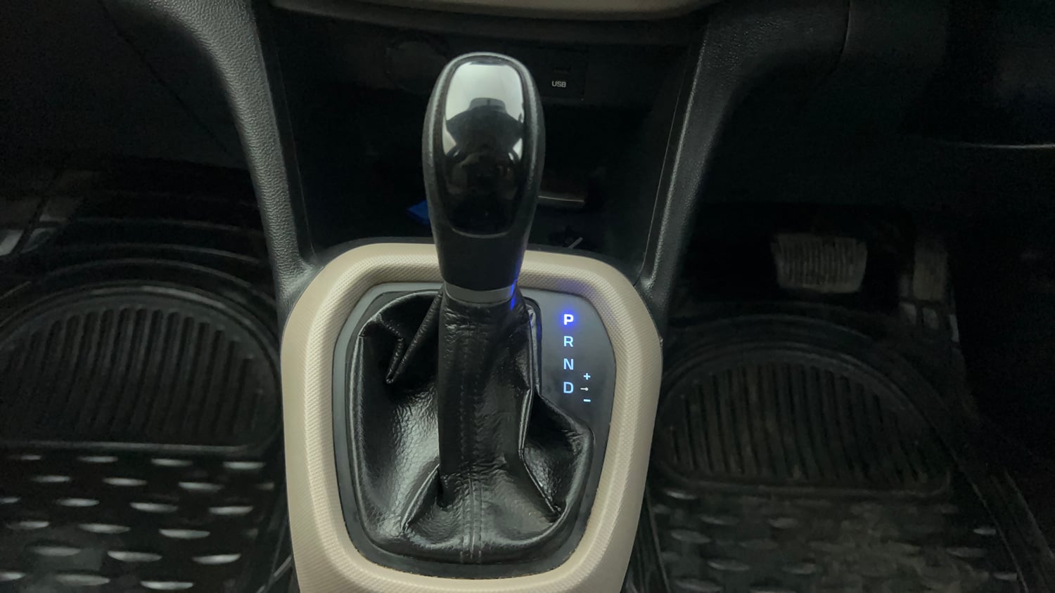 Used 2015 Hyundai Grand i10 Asta AT 1.2 Kappa VTVT Petrol Automatic interior GEAR  KNOB VIEW