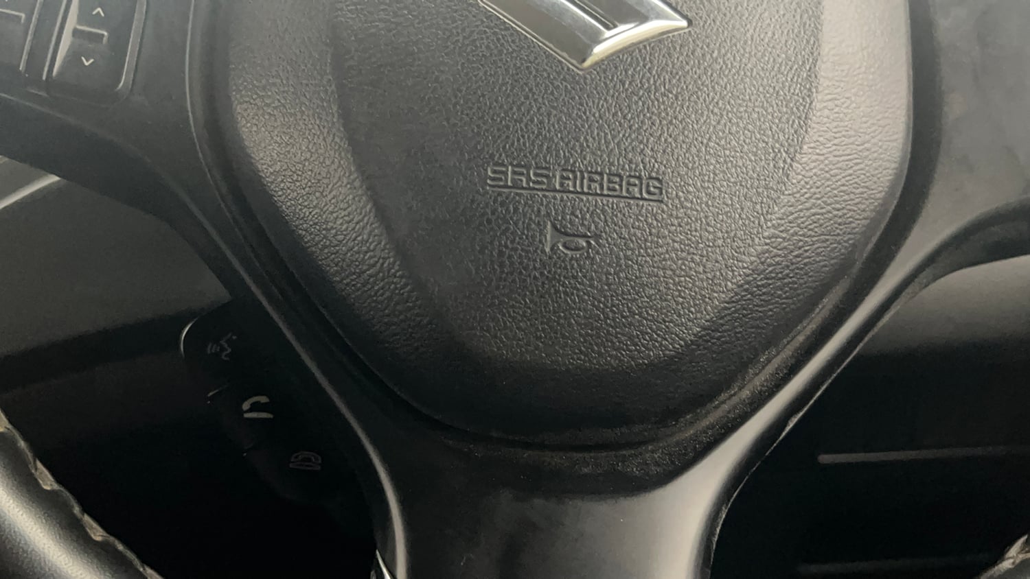 Used 2019 Maruti Suzuki Baleno Zeta 1.2 Petrol Manual top_features Airbags