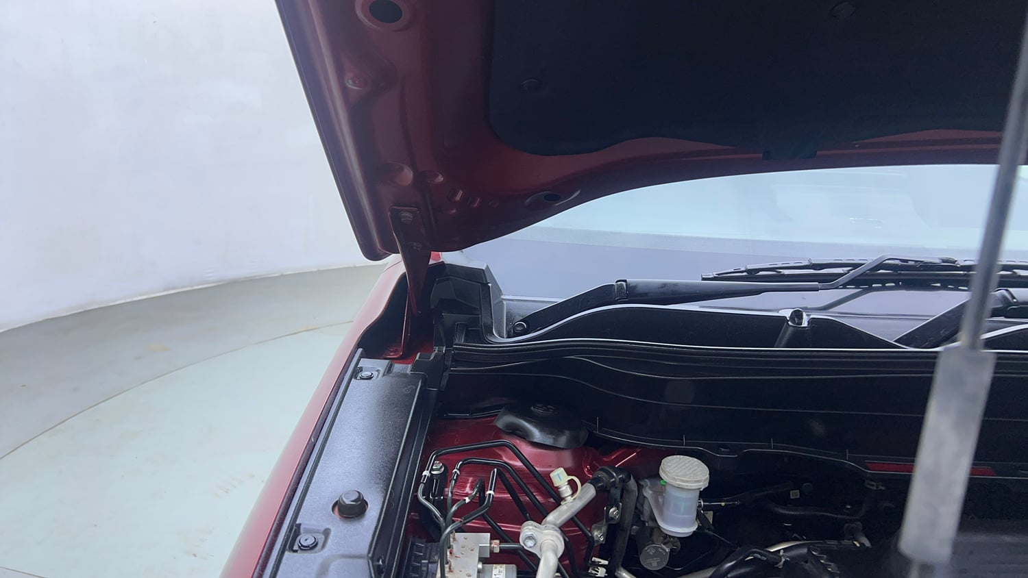 Used 2023 Maruti Suzuki Grand Vitara Alpha Dual Tone Smart Hybrid Petrol Manual engine ENGINE RIGHT SIDE HINGE & APRON VIEW