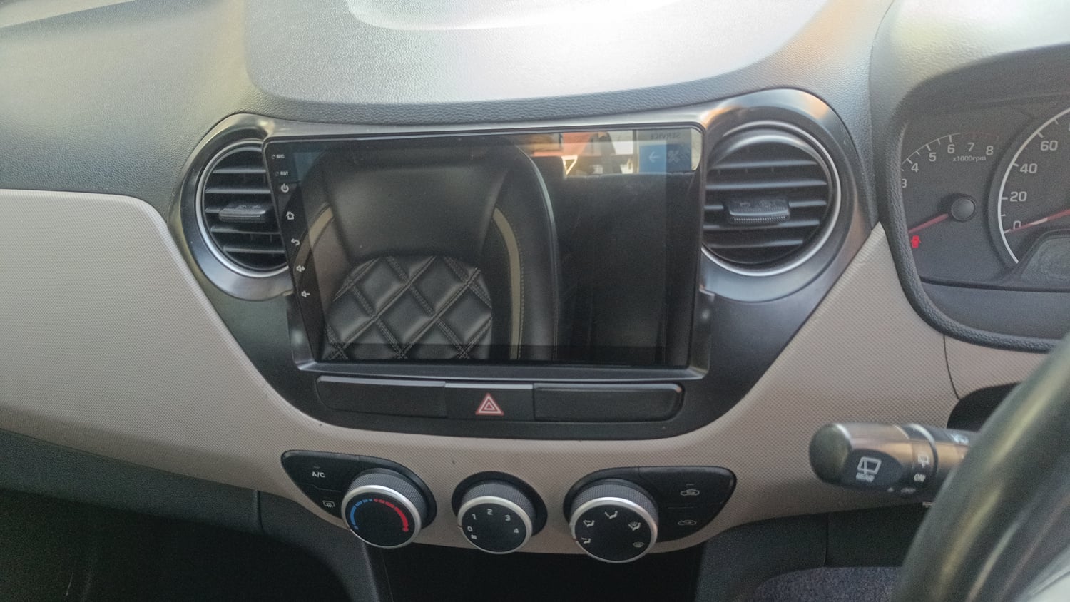 Used 2015 Hyundai Grand i10 Asta AT 1.2 Kappa VTVT Petrol Automatic top_features Integrated (in-dash) music system