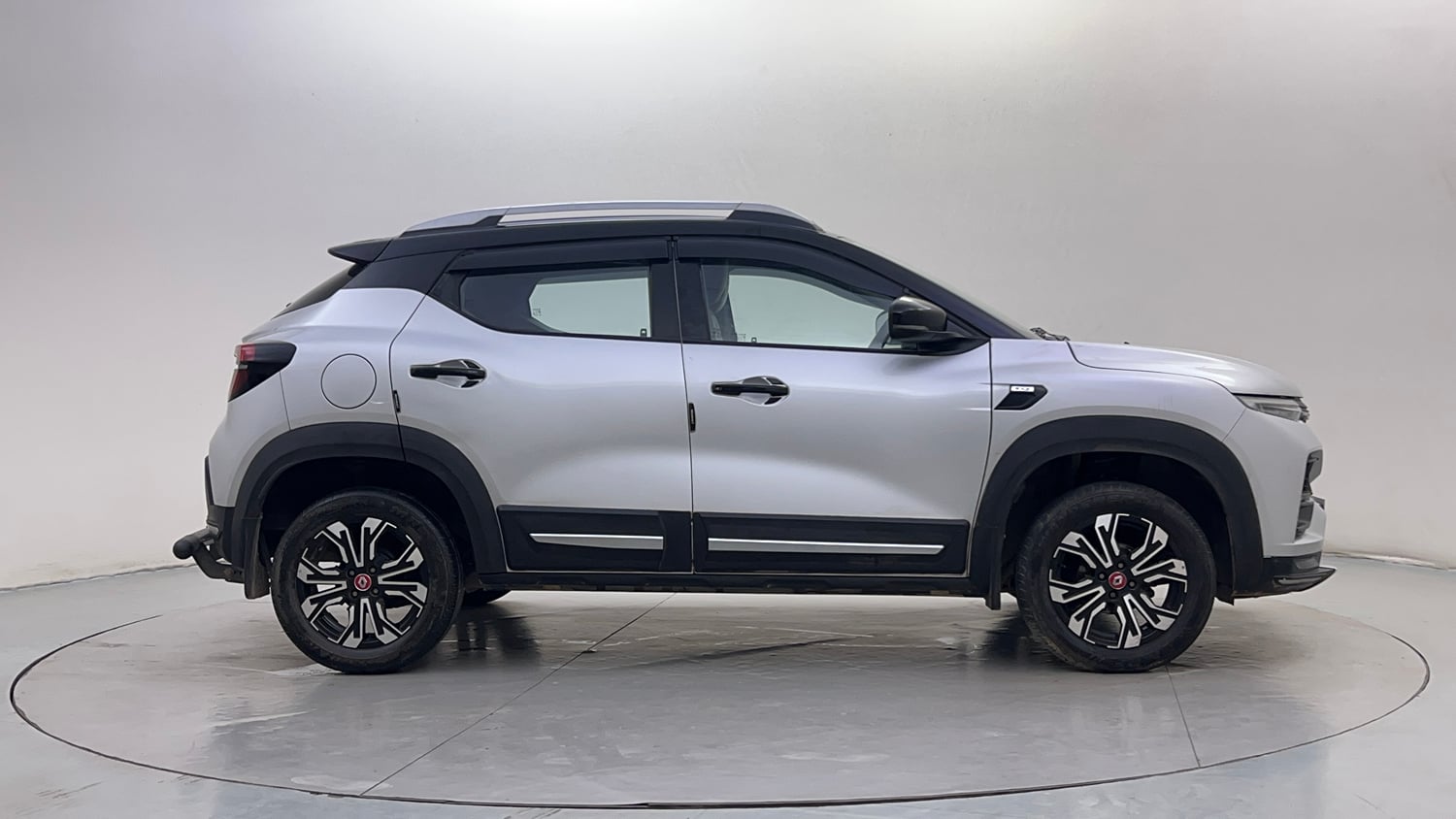 Used 2022 Renault Kiger RXZ Turbo MT Dual Tone Petrol Manual exterior RIGHT SIDE VIEW
