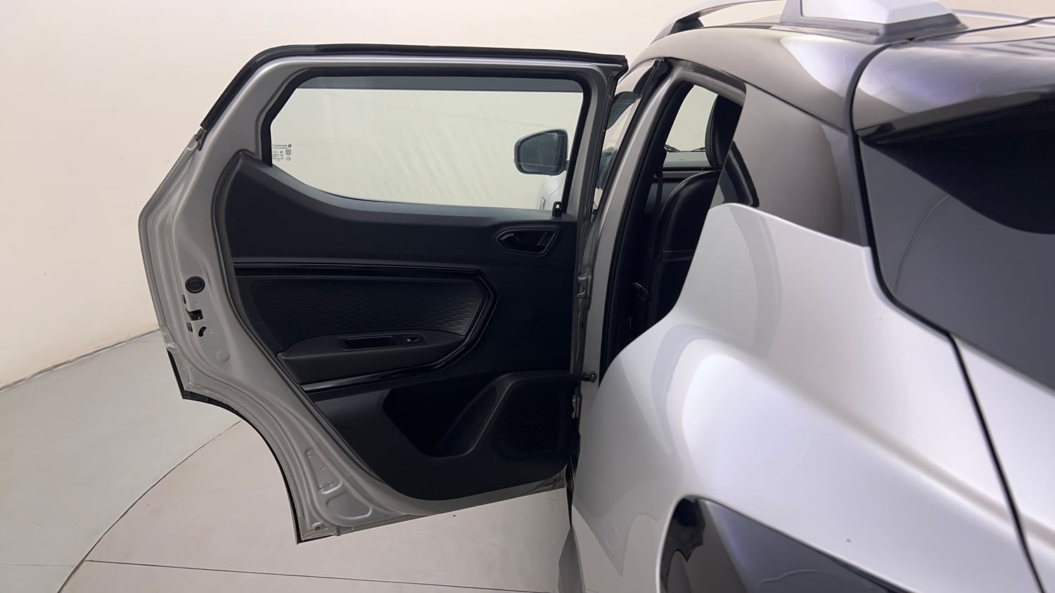 Used 2022 Renault Kiger RXZ Turbo MT Dual Tone Petrol Manual interior LEFT REAR DOOR OPEN VIEW