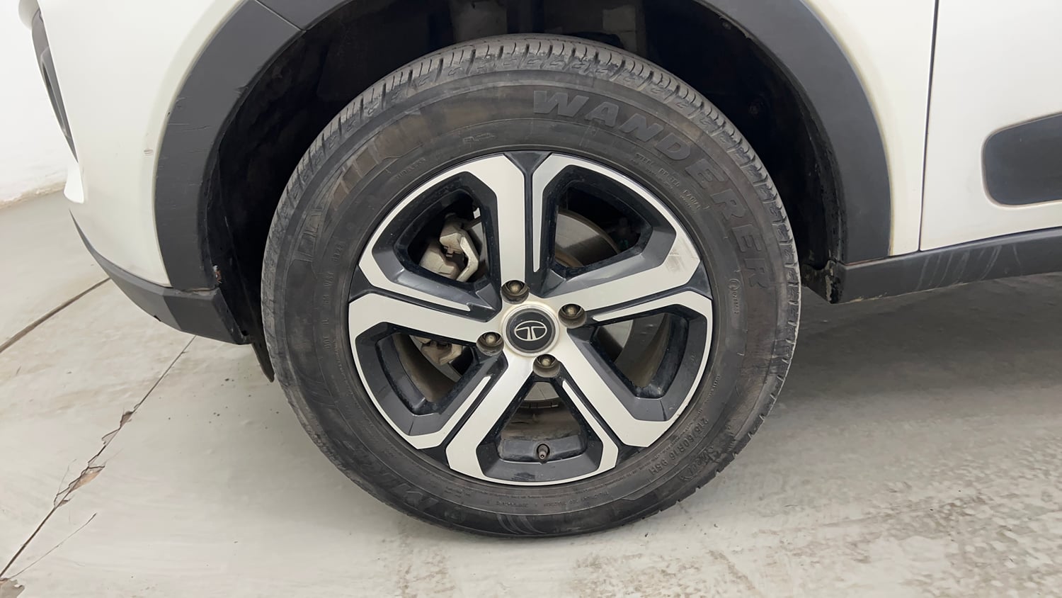 Used 2022 Tata Nexon EV XZ Plus Electric Automatic tyres LEFT FRONT TYRE RIM VIEW