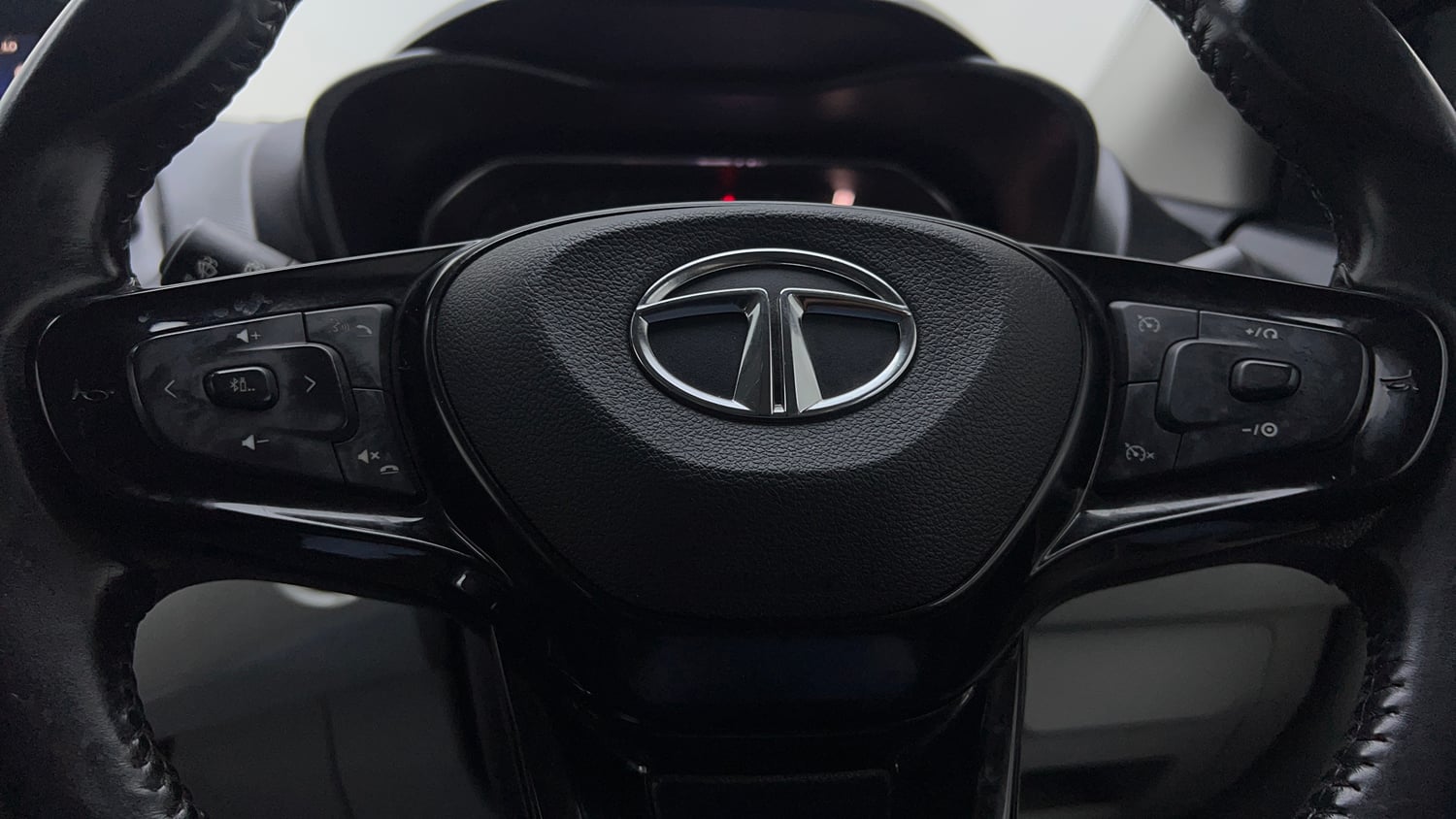 Used 2022 Tata Nexon XZA Plus (HS) Petrol Automatic top_features Airbags