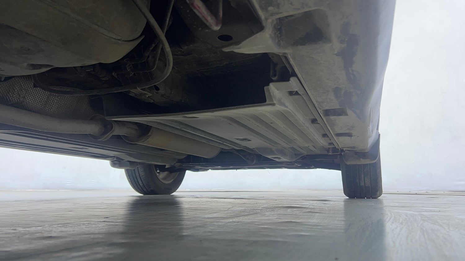Used 2023 Maruti Suzuki Grand Vitara Alpha Dual Tone Smart Hybrid Petrol Manual extra REAR RIGHT UNDERBODY VIEW