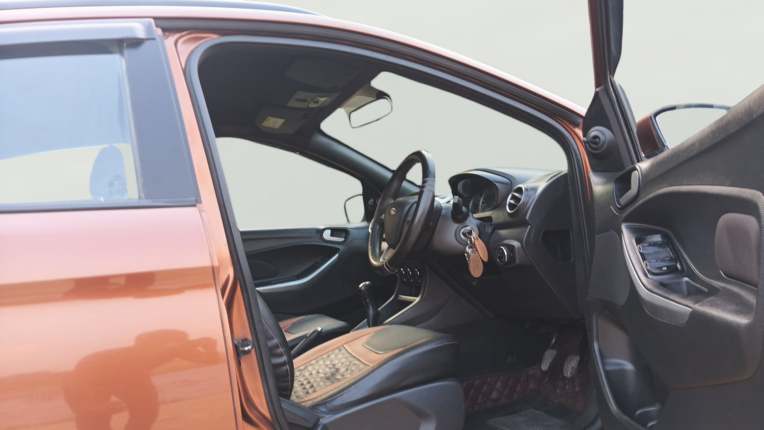 Used 2019 Ford Freestyle Trend Plus 1.2 Ti-VCT Petrol Manual interior RIGHT SIDE FRONT DOOR CABIN VIEW