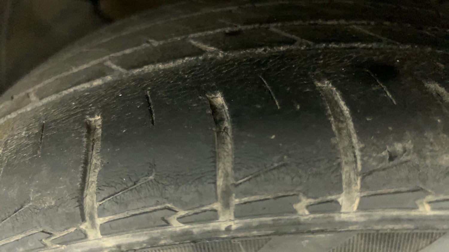 Used 2022 Kia Seltos X Line 1.4 DCT Petrol Automatic tyres LEFT FRONT TYRE TREAD VIEW