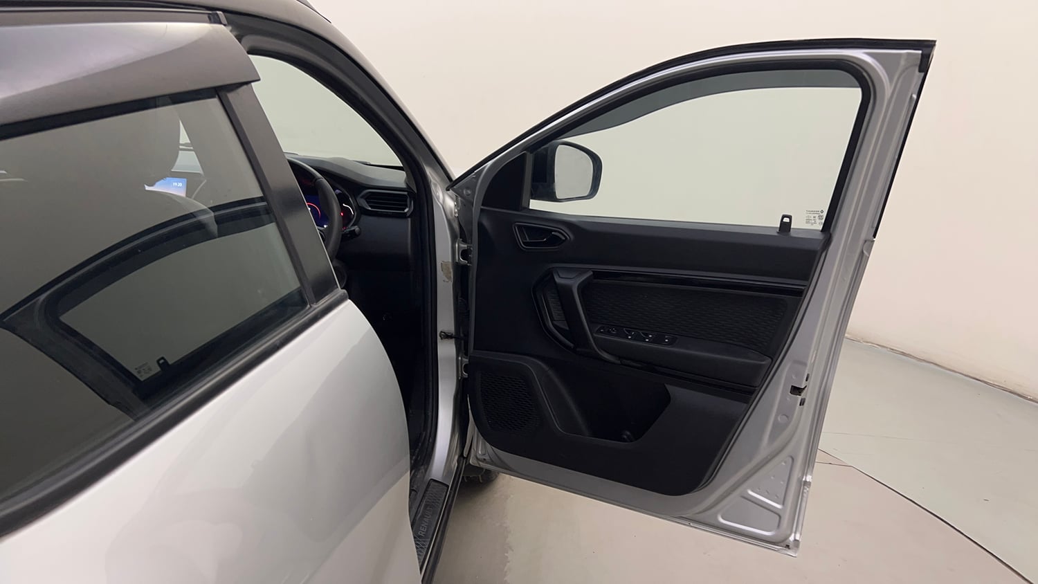 Used 2022 Renault Kiger RXZ Turbo MT Dual Tone Petrol Manual interior RIGHT FRONT DOOR OPEN VIEW