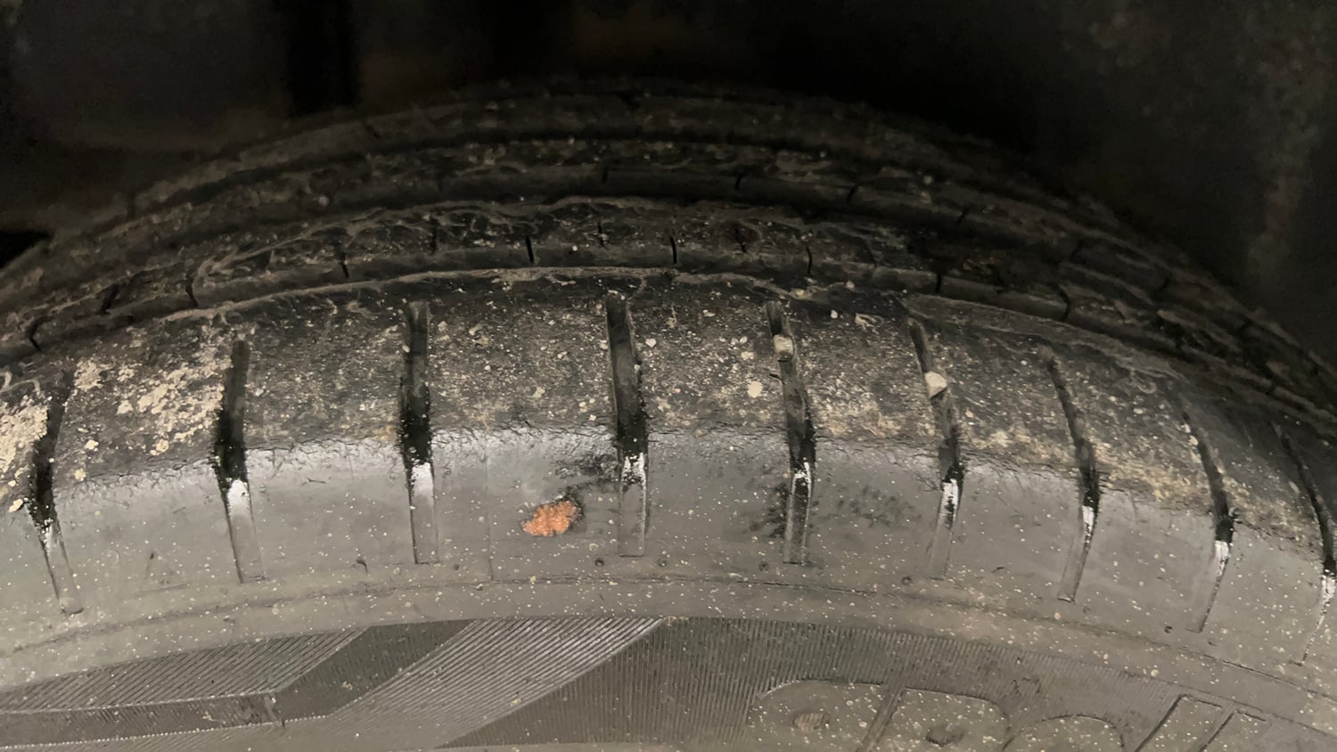 Used 2017 Maruti Suzuki Ciaz Alpha 1.4 AT Petrol Automatic tyres RIGHT REAR TYRE TREAD VIEW