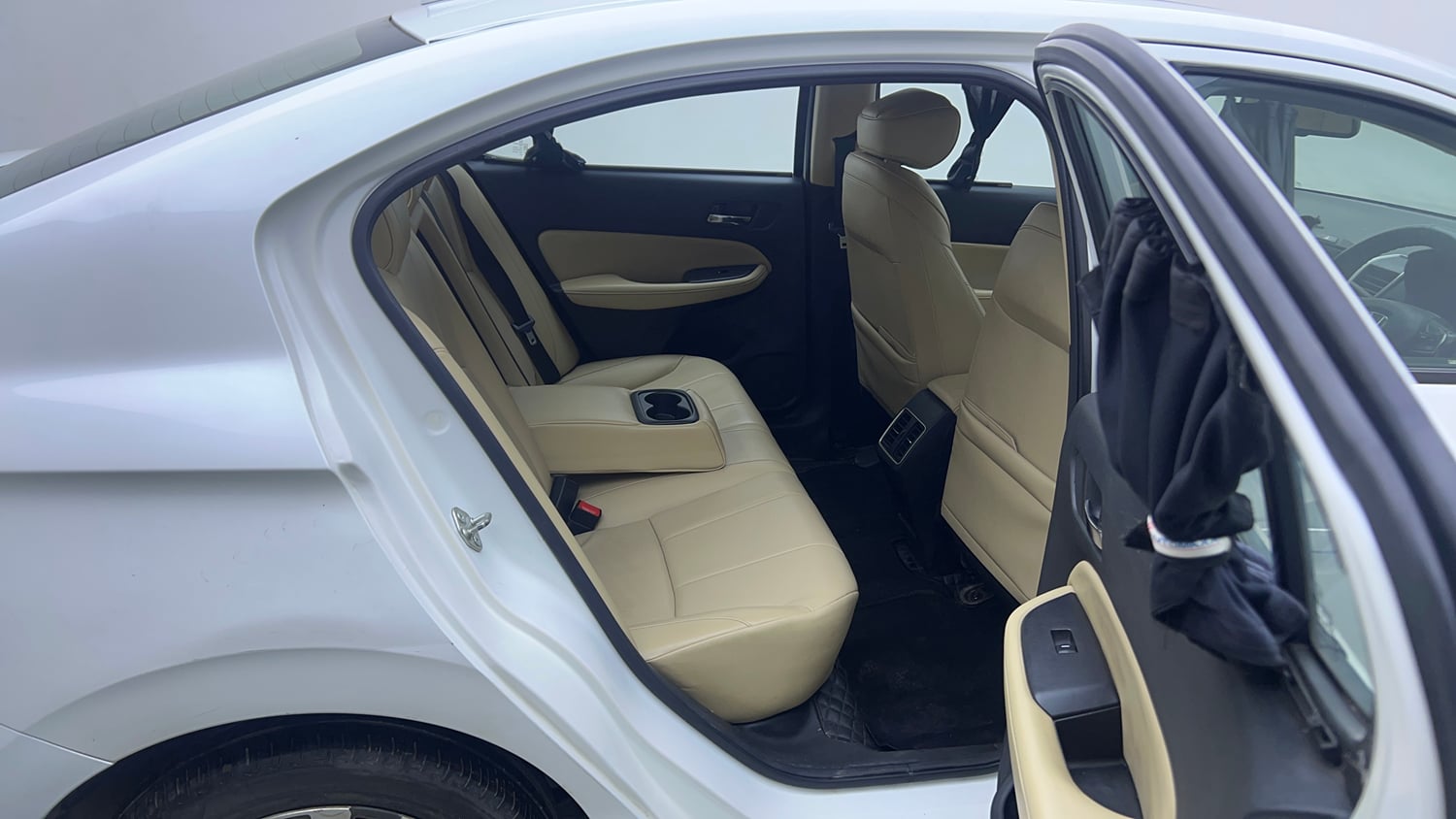 Used 2022 Honda City ZX Petrol Petrol Manual interior RIGHT SIDE REAR DOOR CABIN VIEW