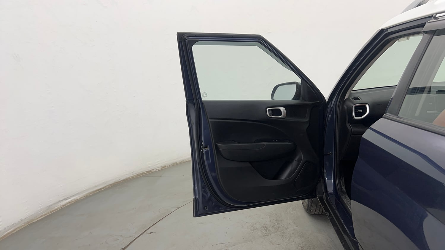 Used 2021 Hyundai Venue SX Plus 1.0 Turbo DCT Petrol Automatic interior LEFT FRONT DOOR OPEN VIEW