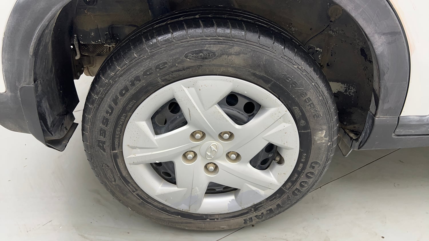 Used 2022 Hyundai Venue S 1.2 Petrol Petrol Manual tyres RIGHT REAR TYRE RIM VIEW