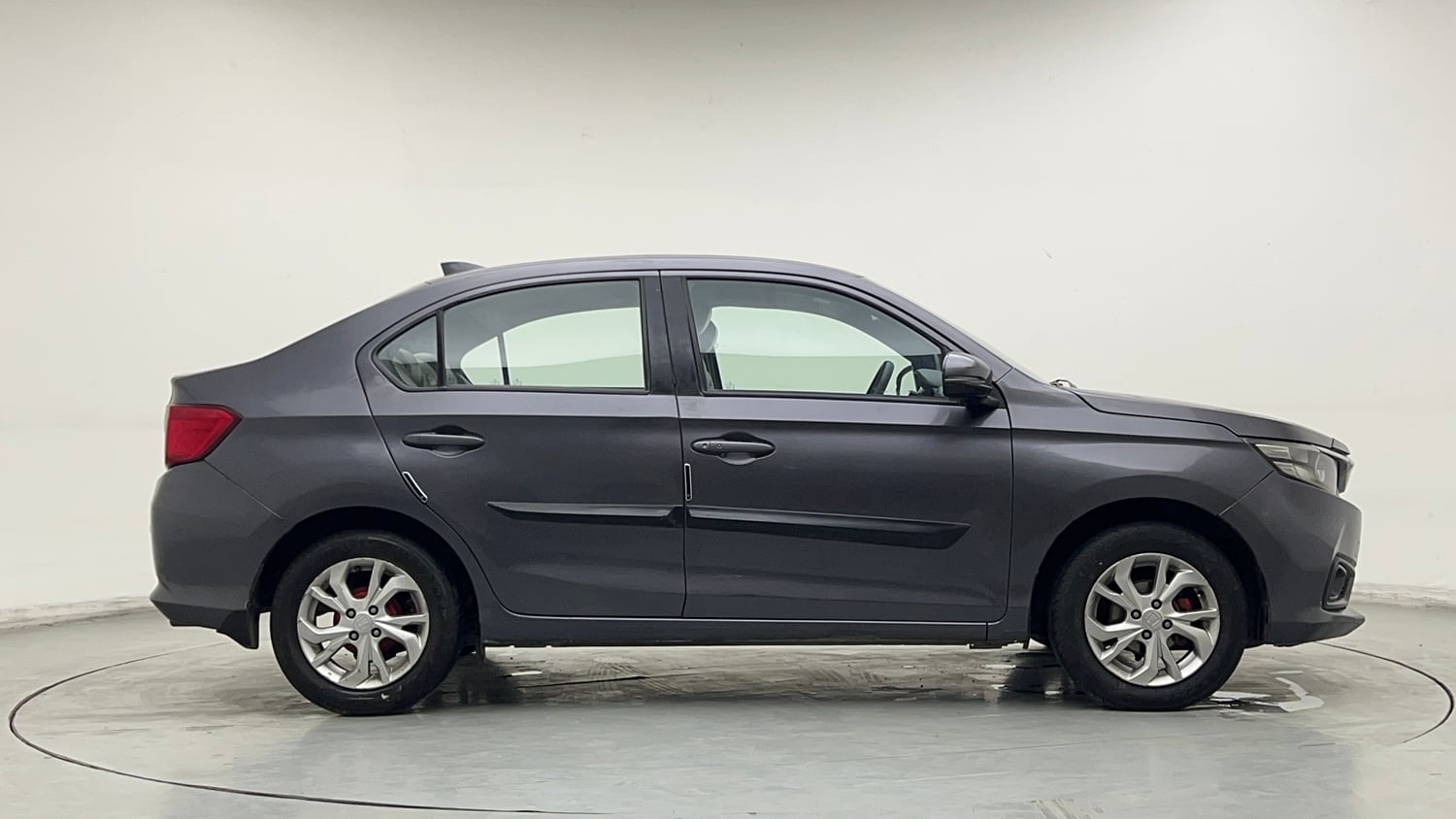 Used 2018 Honda Amaze 1.5 V CVT Diesel Diesel Automatic exterior RIGHT SIDE VIEW