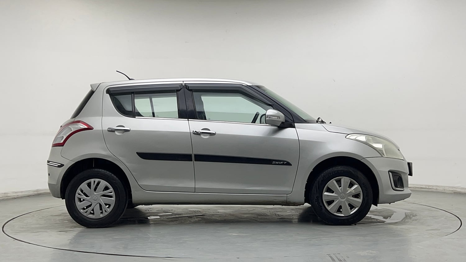 Used 2015 Maruti Suzuki Swift VXi Petrol Manual exterior RIGHT SIDE VIEW