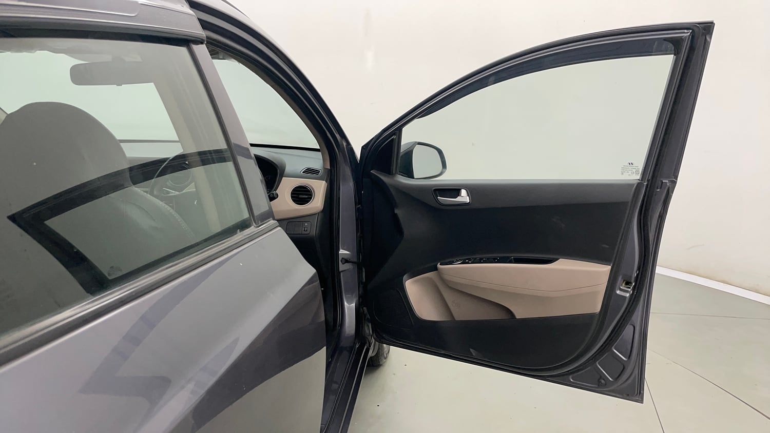 Used 2017 Hyundai Grand i10 Sportz (O) 1.2 Kappa VTVT Petrol Manual interior RIGHT FRONT DOOR OPEN VIEW