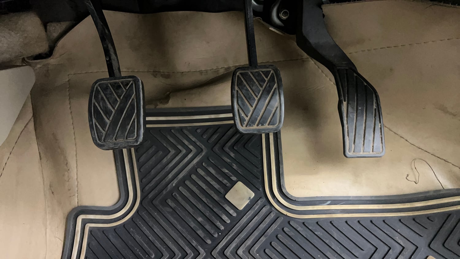 Used 2016 Maruti Suzuki Ciaz VXi+ Petrol Manual interior PEDALS VIEW