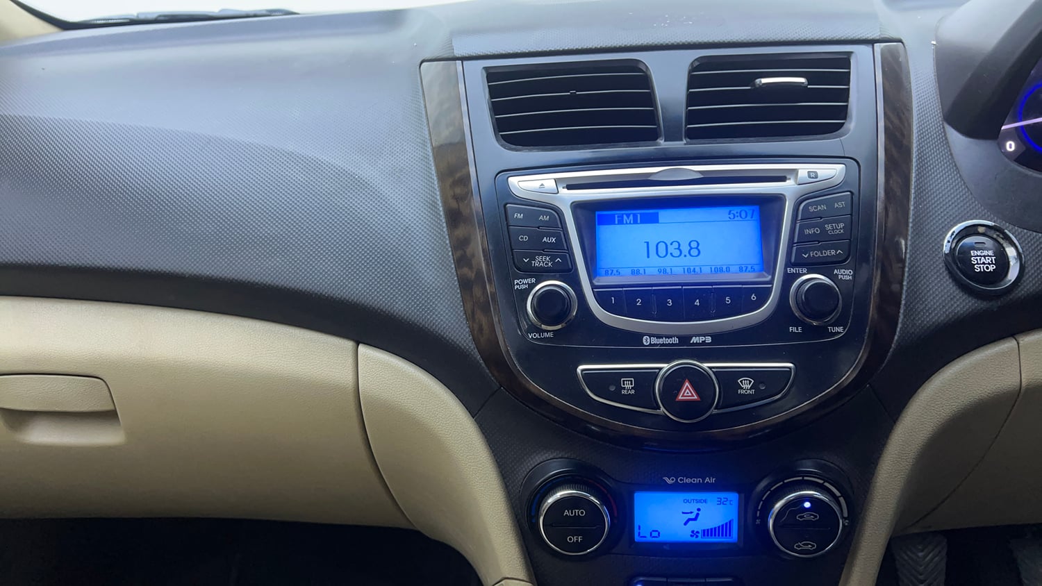 Used 2013 Hyundai Verna Fluidic 1.6 VTVT SX Petrol Manual interior MUSIC SYSTEM & AC CONTROL VIEW