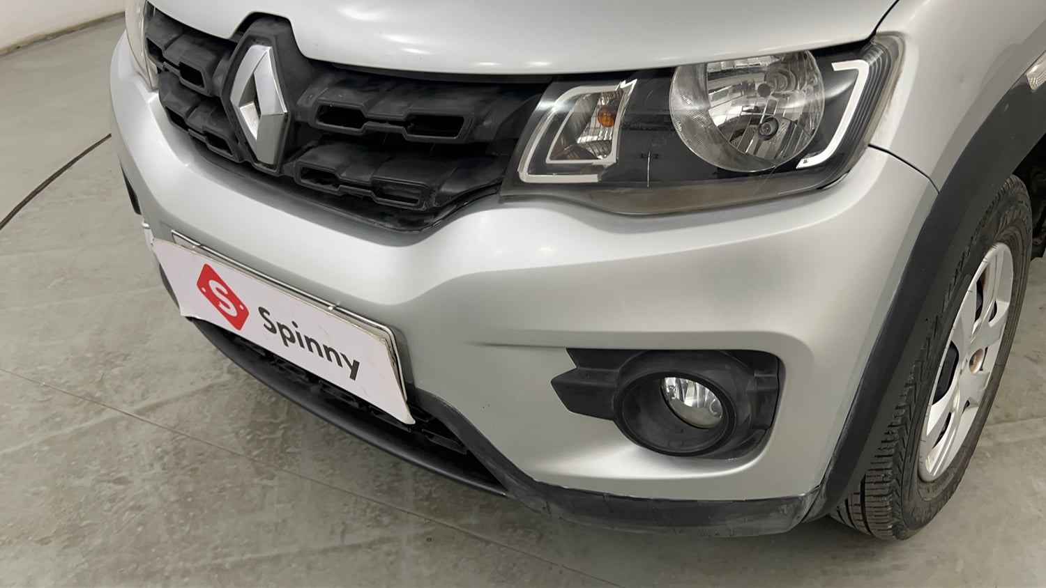 Used 2016 Renault Kwid RXT Petrol Manual dents MINOR SCRATCH