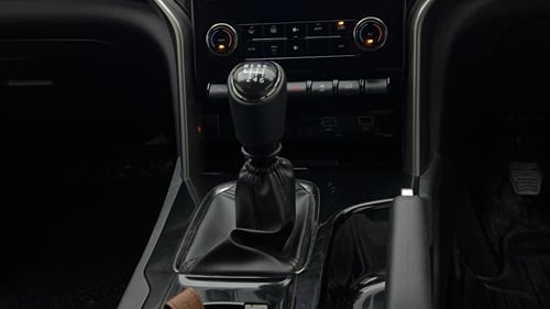 Used 2025 Mahindra Scorpio N Z8 Petrol MT 7 STR Petrol Manual interior GEAR  KNOB VIEW