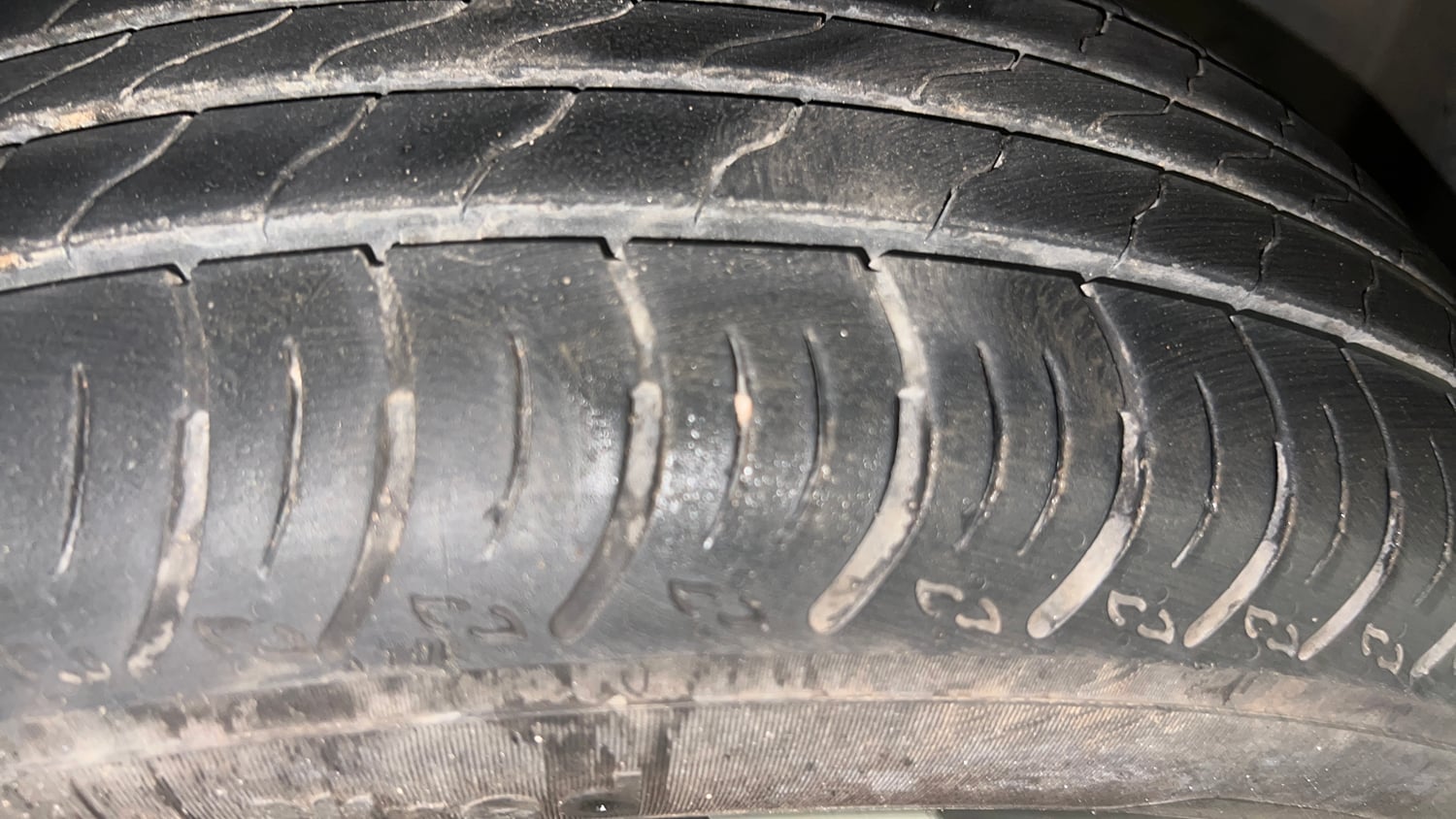 Used 2022 Renault Kiger RXZ Turbo MT Dual Tone Petrol Manual tyres RIGHT FRONT TYRE TREAD VIEW