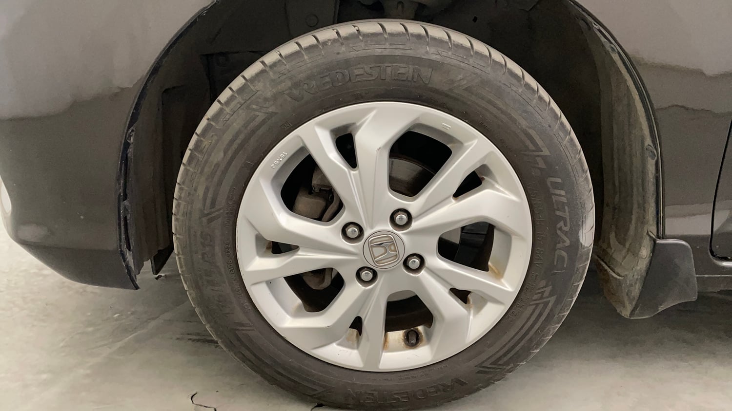 Used 2020 Honda Amaze 1.2 VX CVT Petrol Petrol Automatic tyres LEFT FRONT TYRE RIM VIEW
