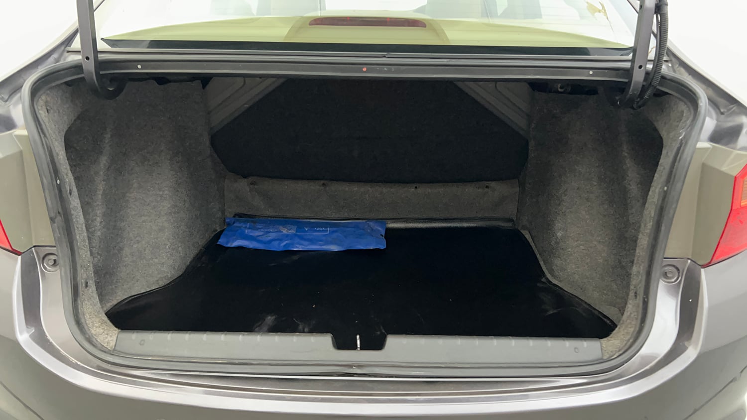 Used 2019 Honda City V CVT Petrol Petrol Automatic interior DICKY INSIDE VIEW