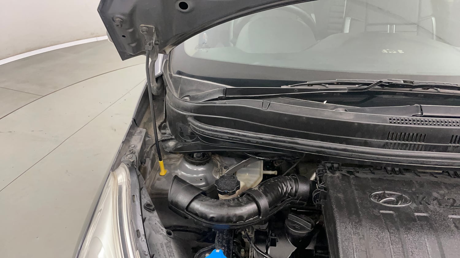 Used 2017 Hyundai Grand i10 Sportz (O) 1.2 Kappa VTVT Petrol Manual engine ENGINE RIGHT SIDE HINGE & APRON VIEW
