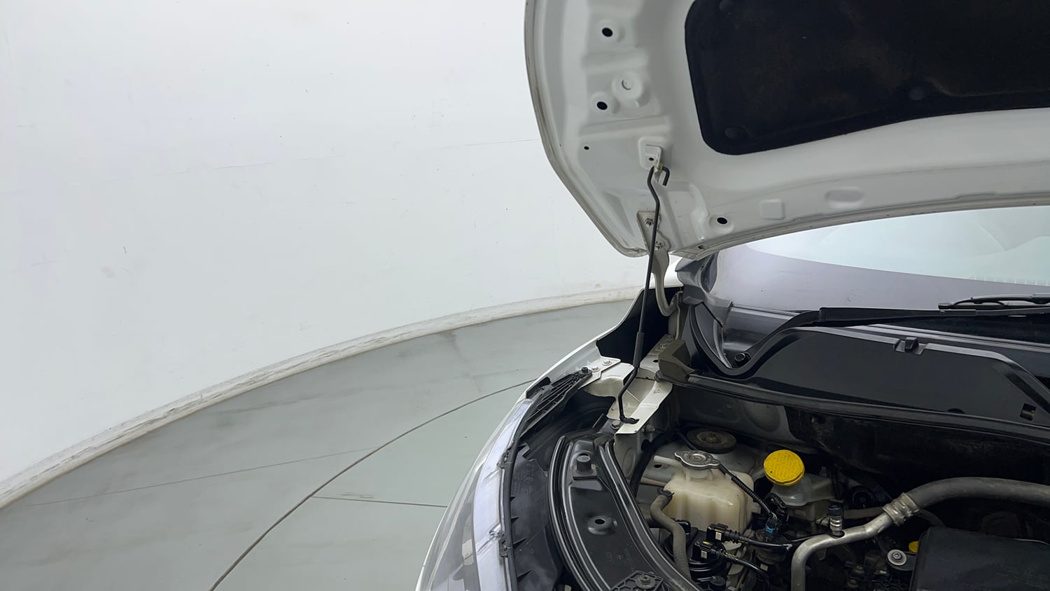 Used 2023 Nissan Magnite XE Petrol Manual engine ENGINE RIGHT SIDE HINGE & APRON VIEW