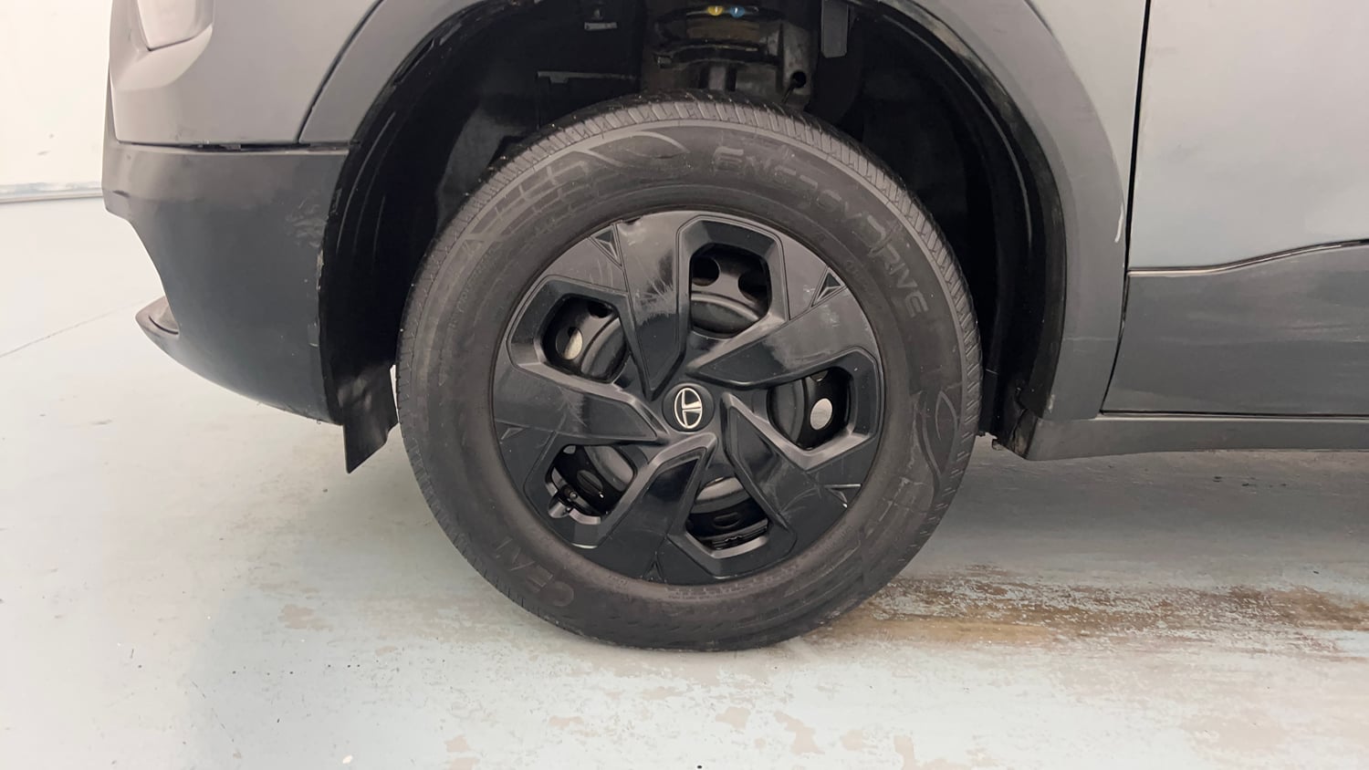 Used 2023 Tata Punch Adventure iCNG Cng Manual tyres LEFT FRONT TYRE RIM VIEW
